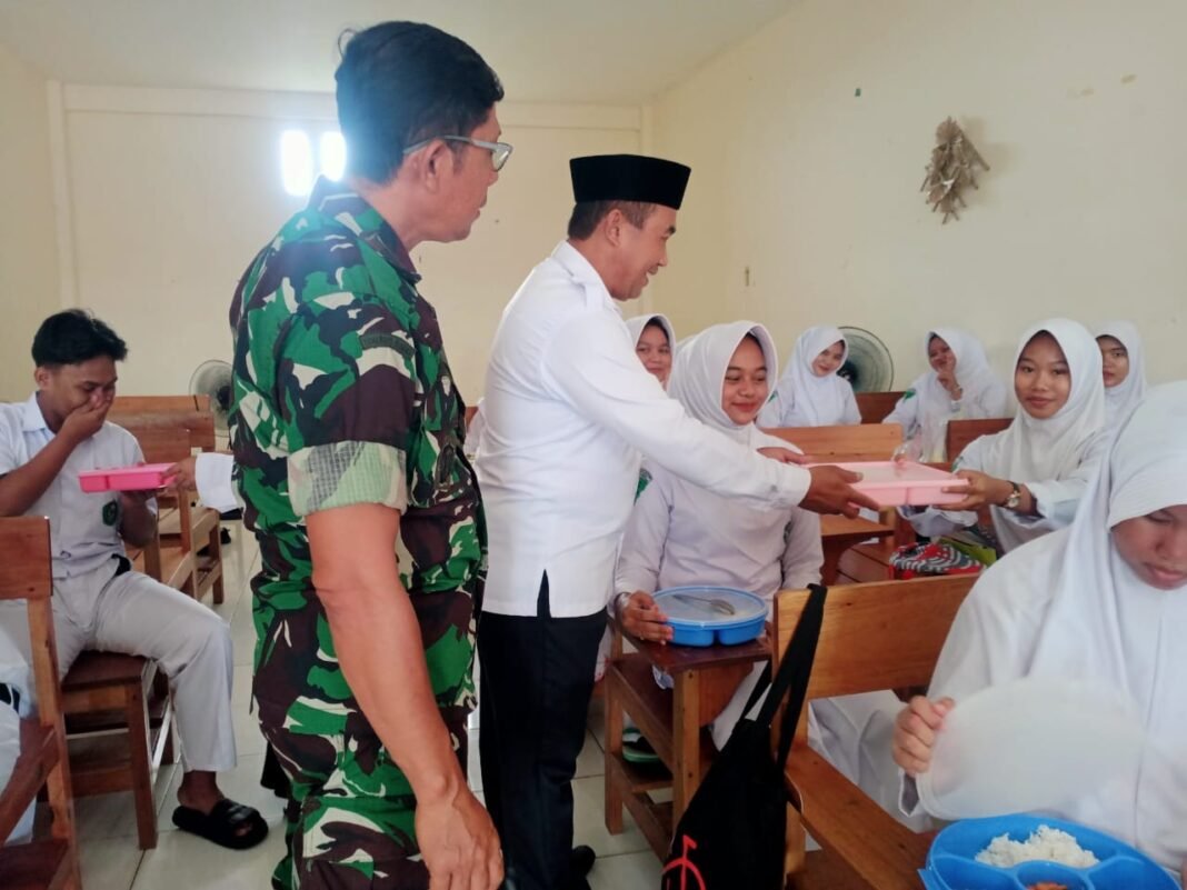 Makan Bergizi Gratis di Tanah Bumbu. Foto-Ist