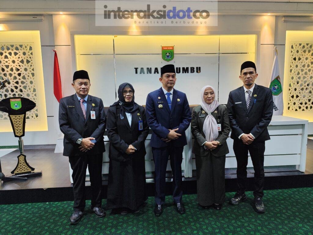 Bupati Tanah Bumbu Andi Rudi Latif bersama Plh. Sekda Yulian Herawati. Foto-Puja Mandela