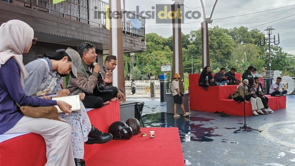 Diskusi Bacucuk Buku yang berlangsung di Rumah Anno, Banjarmasin, Jum'at kemarin. Foto-Soraya Alhadi