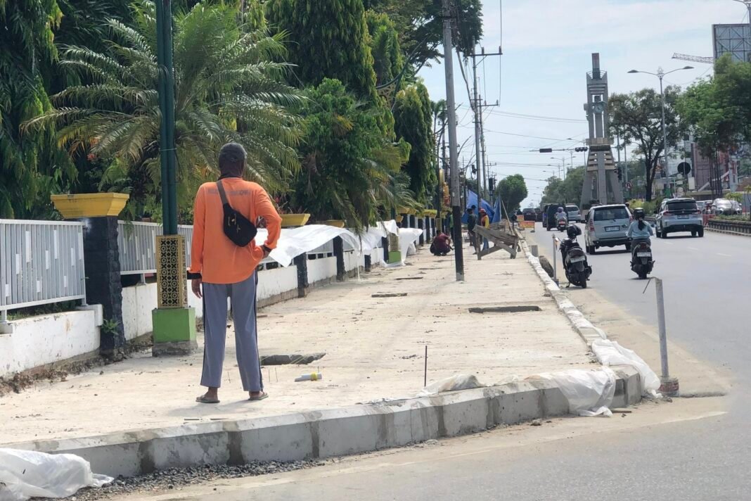 Trotoar Taman Van Der Pijl Trotoar Taman Van Der Pijl