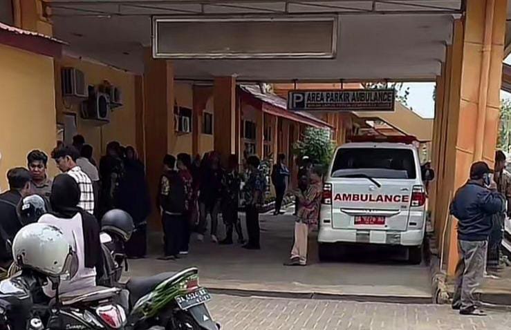 Belasan korban diduga keracunan menu MBG dilarikan ke RS Ratu Zaleha. Foto-Tangkapan Layar
