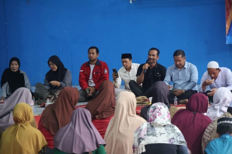 Anggota DPRD Tanah Bumbu, Masripai, saat mendampingi kunjungan. Foto-Istimewa. DPRD Tanah Bumbu