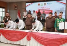 Bupati Tanah Bumbu Teken MoU Pidana Kerja Sosial di Kejati Kalsel