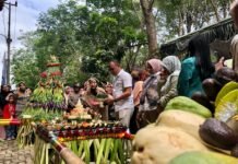 Tradisi Grebek Kampung Meriahkan Penutupan MP2AF 2025 di Kotabaru Penutupan MP2AF 2025