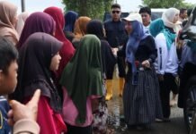 Ketua TP PKK Kalsel Salurkan Bantuan Banjir ke Desa Penjambuan Sungai Tabuk Bantuan Banjir Desa Penjambuan