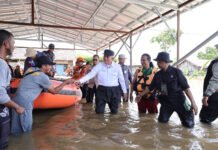 Gubernur Kalsel Kocek Dana Pribadi untuk Warga Terdampak Banjir gubernur banjir