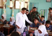 Bupati Tanah Bumbu Luncurkan SPPG di SMPN 1 Simpang Empat SPPG SMPN 1 Simpang Empat