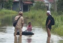 Sebagian Warga Terdampak Banjir di Landasan Ulin Timur Bertahan di Rumah Banjir Landasan Ulin