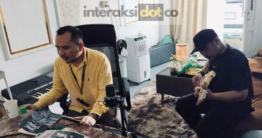 Prima Yuda Prawira dan Yahya Densi saat menggarap "Lagu untuk Nada". Foto-Puja Mandela