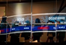 Usai Libur Imlek, IHSG Dibuka Menguat ke Level 8.250 IHSG menguat