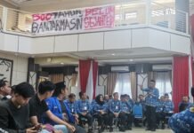 Wali Kota Banjarmasin Instruksikan Seluruh Kepala SKPD Hadir, Jawab Langsung Tuntutan Demonstran Demo mahasiswa di Balaikota Banjarmasin. Foto-Soraya Alhadi/Interaksidotco