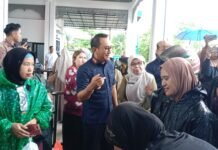 Meski Diguyur Hujan, Warga Tetap Antusias Serbu Pasar Murah di Landasan Ulin Pasar Murah Landasan Ulin