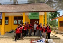 PMI Aceh Tamiang Salurkan Bantuan Alat Kebersihan ke Sekolah Terdampak Banjir di Seruway PMI Aceh Tamiang