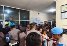 Ratusan Penumpang Kapal Tujuan Makassar Terlantar di Pelabuhan Batulicin