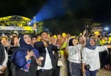 Konser Tengah Pekan di Pantai Pagatan Ramai, Ady eks Naff Bikin Ribuan Penonton Bernostalgia