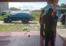 Buntut Protes Warga ke Kantor PT AM Bersujud, Desa Segumbang Kini Disuplai Air Mobil Tangki PT AM Bersujud