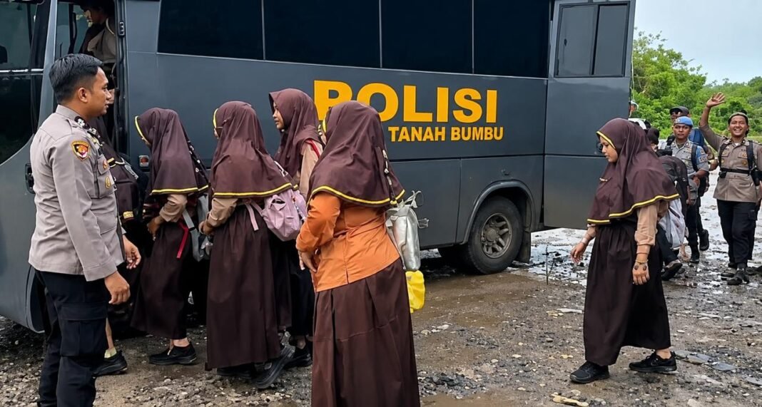 Bus Antar-Jemput Polres Tanah Bumbu