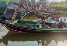 Jembatan Mantuil Ambruk, Jukung Jadi Tumpuan Warga