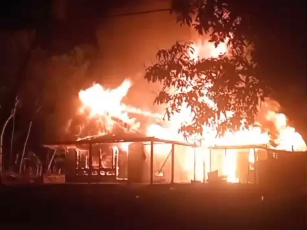 rumah Warga Mantewe Terbakar