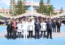 Dedikasi untuk Seni dan Sastra, Almarhum M. Johansyah Terima Penghargaan Bupati Tanah Bumbu M. Johansyah