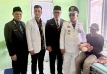 Usai Upacara HUT ke-81 RI, Bupati dan Wakil Bupati Kotabaru Jenguk Pasien di RSUD PJS Upacara HUT