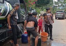 Kemarau Melanda, Polsek Cempaka Salurkan 5.000 Liter Air Bersih ke Warga Cempaka kemarau Cempaka