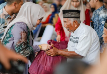 Ratusan Penggali Kubur dan Penjaga Makam di Banjarbaru Terima Insentif dari Wali Kota Penggali Kubur Banjarbaru