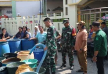 Kemarau Panjang, Kodim 1004 Kotabaru Salurkan Air Bersih ke Tiga Desa Kodim 1004 Kotabaru