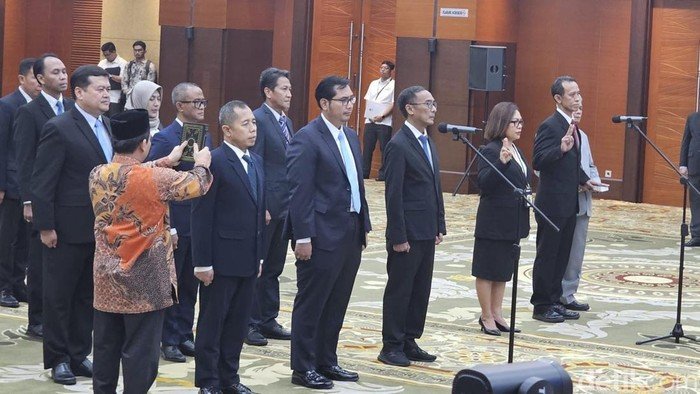 Suahasil Nazara Lantik Pejabat Kemenkeu Suahasil Nazara Lantik Pejabat Kemenkeu