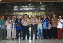Kapolda Kalsel Gelar Silaturahmi Bersama Ketua RT/RW dan Anak Panti Asuhan Kapolda Kalsel