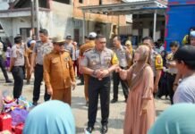 Kapolres Tanah Bumbu Tinjau Langsung Korban Kebakaran di Simpang Empat Kapolres Tanah Bumbu