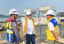 Gubernur Kalsel Tinjau Progres Pembangunan Jembatan Pulau Laut, Pengerjaan Sudah 1000 Meter Jembatan Pulau Laut