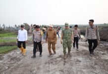 Kapolda Kalsel Dampingi KSAD dan Kepala BNPB Tinjau Inovasi Pemadaman Karhutla Kapolda Kalsel