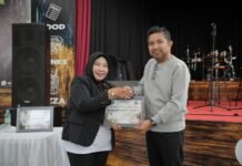 Bang Dhin Dukung Peluncuran Buku Karya Kepala Sekolah di Tanah Bumbu Bang Dhin
